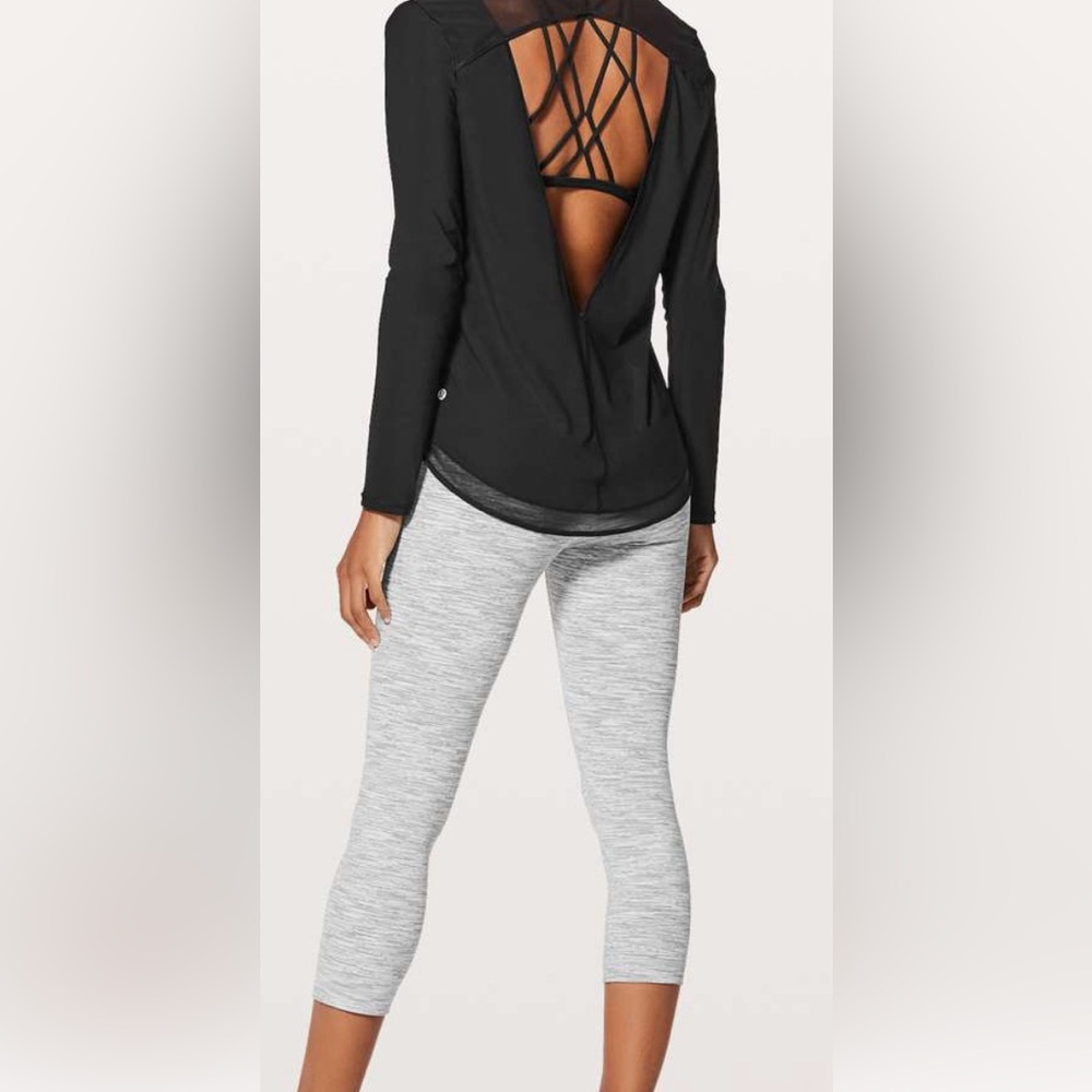 Nice cutout detail in the back   Size S